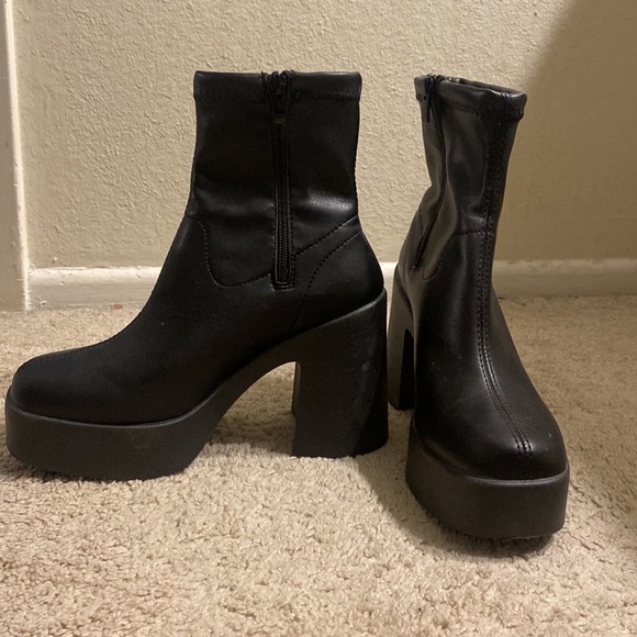 Mid ankle boots, only worn very little. - Picture 2 of 3